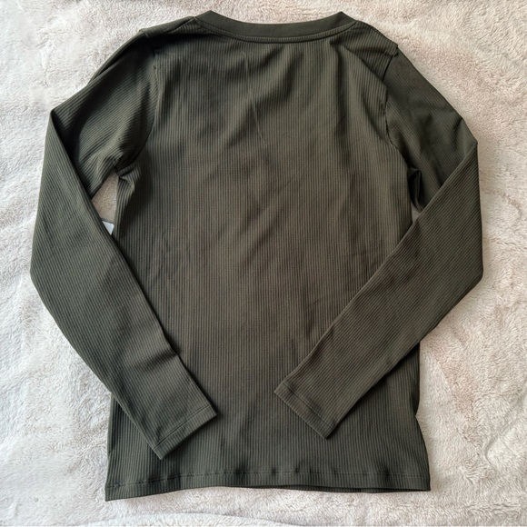 NWT Athleta Renew V-Neck Long Sleeve Top Olive Green Size M - Picture 9 of 9